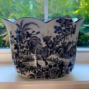 Beautiful toile vase